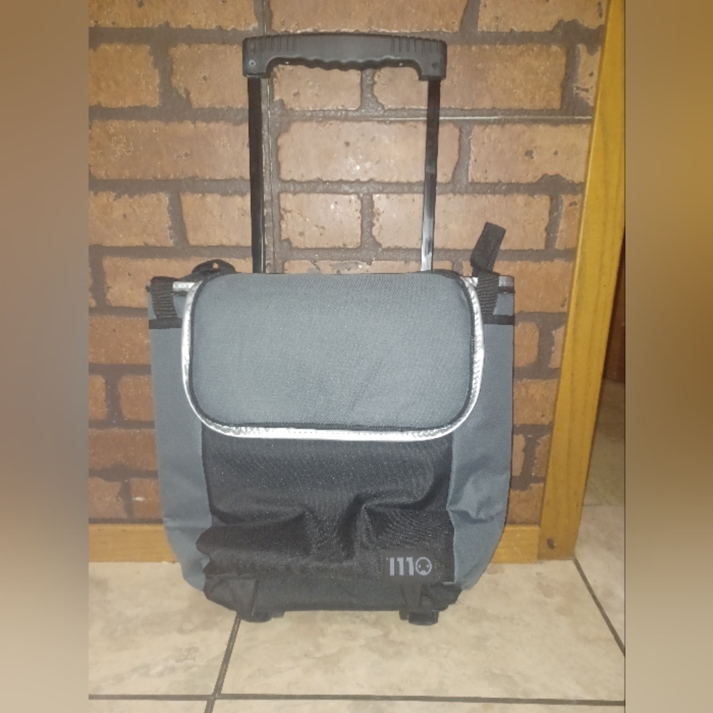Rolling Insulated Cooler Bag